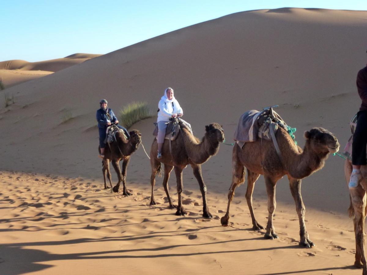 La Vallee Des Dunes - Auberge, Bivouacs Et Excursions Merzuga Szoba fotó